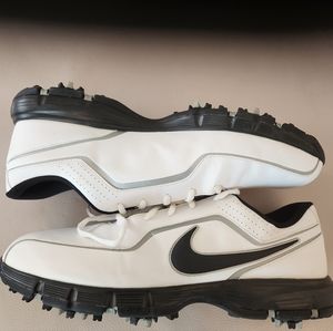 Vintage like new white Nike golf shoes.